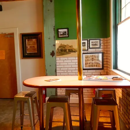 Little Rock Firehouse Museum & Hostel-3